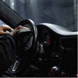 Kemijsko čišćenje auta: što sve uključuje usluga