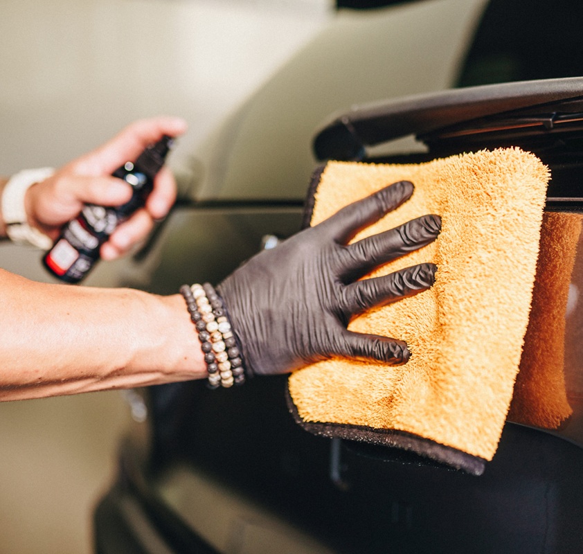 Kako sigurno sušiti auto ručnikom